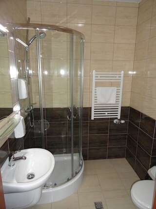 Отель Hotel Wielkopolanka Сьрода-Велькопольска Одноместный номер с собственной ванной комнатой-3